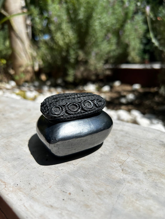 Alhajero corazón barro negro