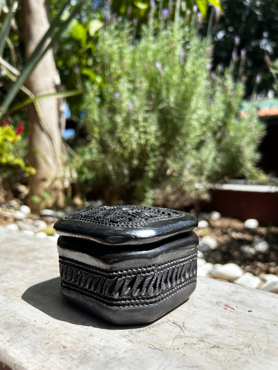 Alhajero cuadrado barro negro