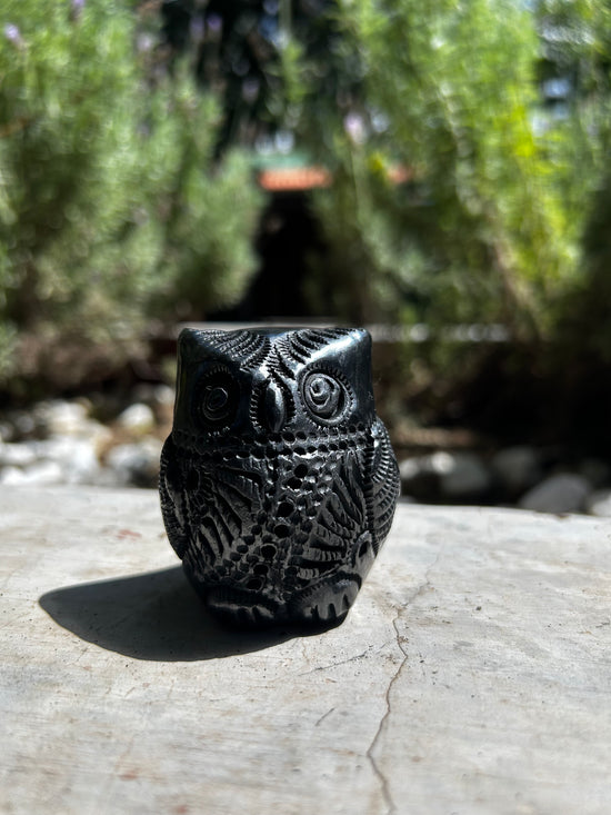 Búho mini barro negro