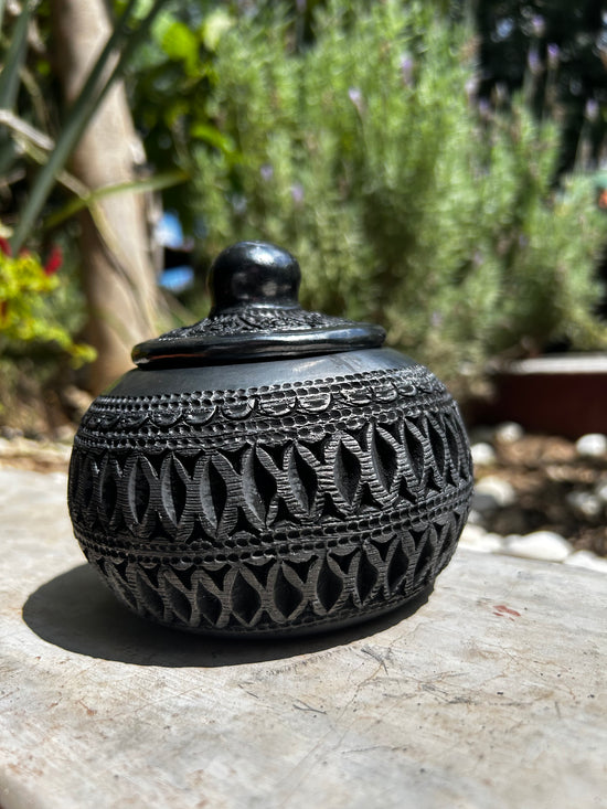 Alhajero redondo mediano barro negro