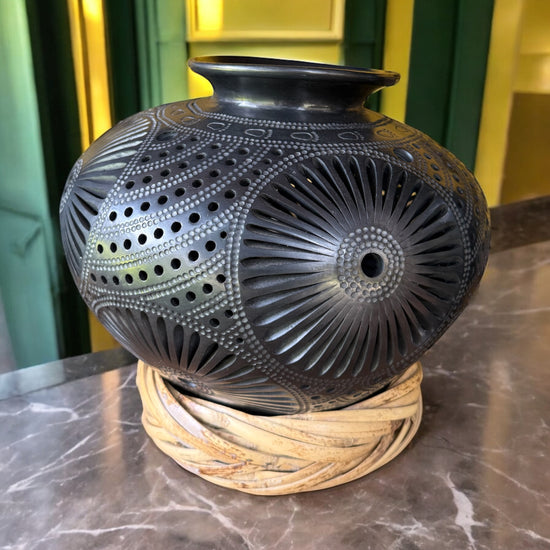 Cántaro tradicional calado G de barro negro