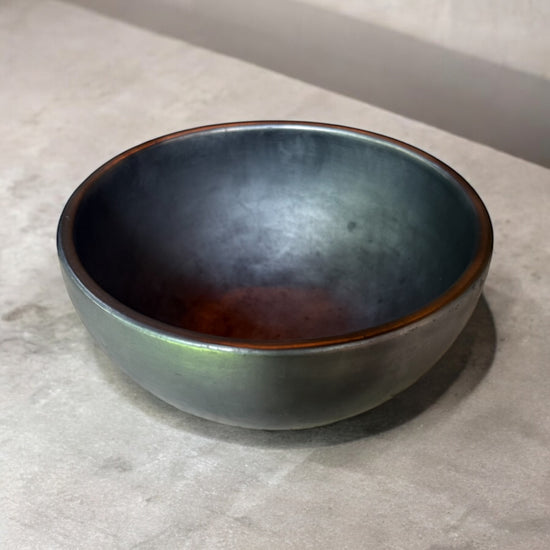 Tazón utilitario de barro negro